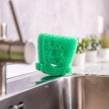 Načíst obrázek do prohlížeče Galerie, Houbička Frankenstein Scrub Daddy u kuchyňského dřezu
