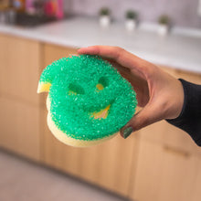 Načíst obrázek do prohlížeče Galerie, Houbička Oogie Boogie Scrub Mommy v ruce
